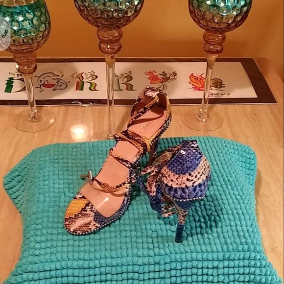 Used Shoes! - Picture 2 of 3